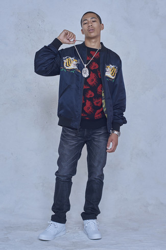 С чем носить синий бомбер с принтом мужчине