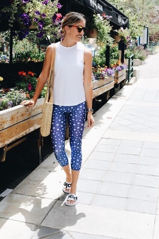 С чем носить синие леггинсы с принтом