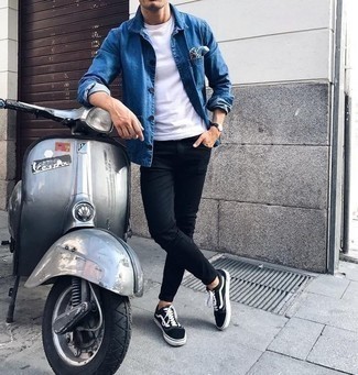 С чем носить синий нагрудный платок с принтом