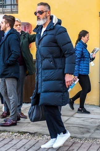 С чем носить синий пуховик мужчине