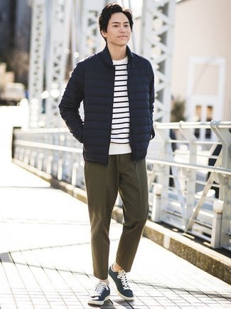 С чем носить синюю куртку-пуховик мужчине