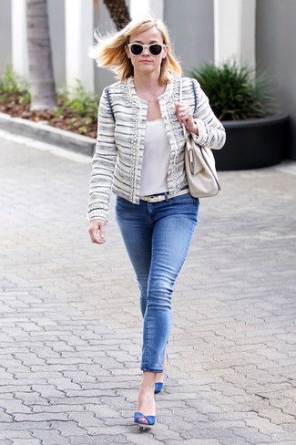 Какие топы без рукавов носить с синими туфлями