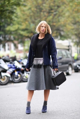 Какие майки носить с синими туфлями