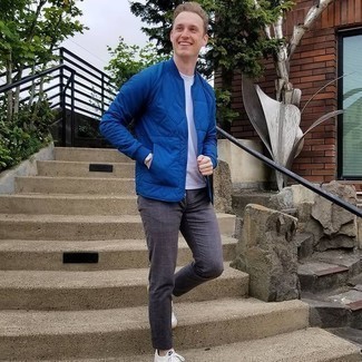 С чем носить синий стеганый бомбер мужчине