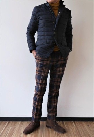 С чем носить синюю стеганую куртку мужчине