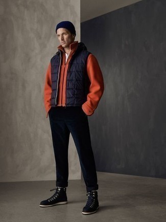 С чем носить синюю стеганую куртку мужчине