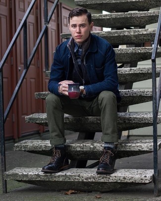 С чем носить синюю стеганую куртку мужчине