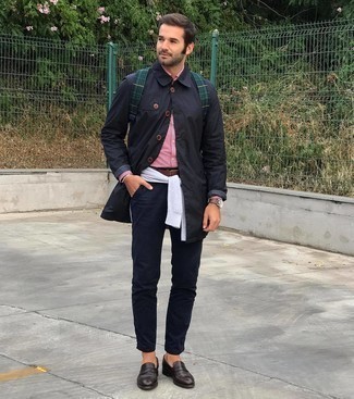 Какие брюки чинос носить с синим дождевиком