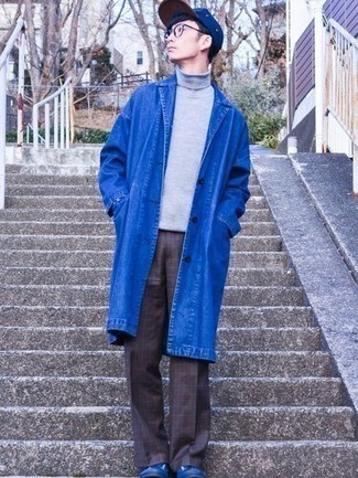 С чем носить синий дождевик мужчине