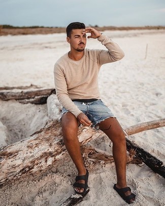 С чем носить синие джинсовые рваные шорты мужчине