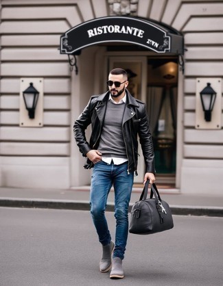 С чем носить синие рваные джинсы мужчине