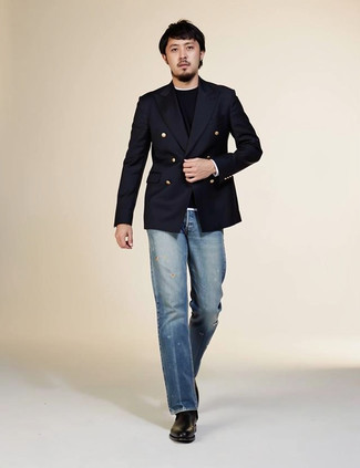 С чем носить синие рваные джинсы мужчине