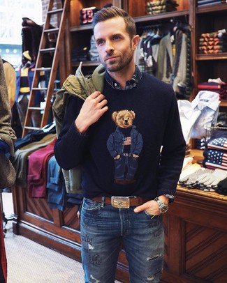 С чем носить синие рваные джинсы мужчине