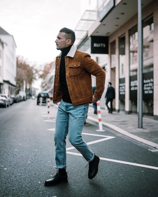 С чем носить синие рваные джинсы мужчине