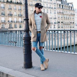 С чем носить синие рваные джинсы мужчине