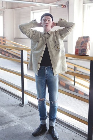 С чем носить синие рваные джинсы мужчине