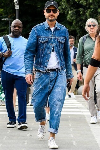 С чем носить синие рваные джинсы мужчине