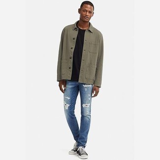 С чем носить синие рваные джинсы мужчине