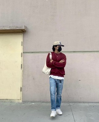 С чем носить синие рваные джинсы мужчине