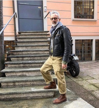 С чем носить синий шарф мужчине