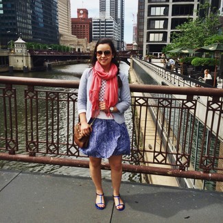 С чем носить синее платье с плиссированной юбкой с пайетками