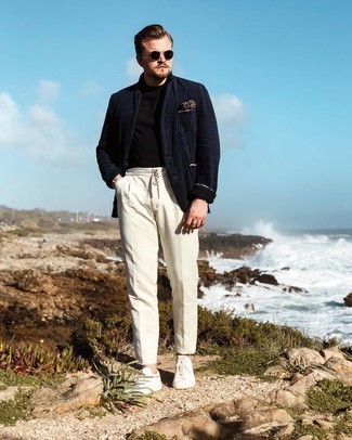 С чем носить синий кардиган с отложным воротником мужчине