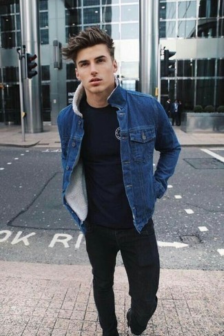 Какие джинсы носить с синей короткой дубленкой мужчине