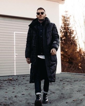 Как носить синюю куртку-рубашку с черными джинсами мужчине