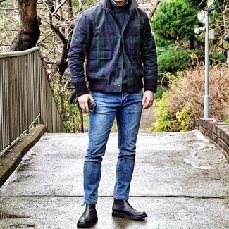 Какие джинсовые рубашки носить с синей курткой-рубашкой мужчине