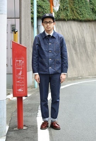 Какие ботинки дезерты носить с синей курткой-рубашкой