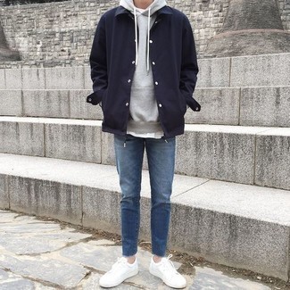 Какой худи носить с синей курткой-рубашкой мужчине
