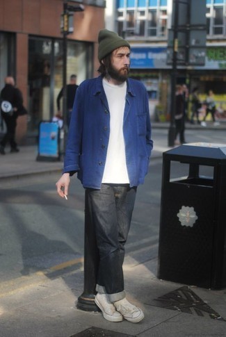 С чем носить синюю куртку-рубашку мужчине