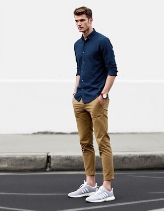 С чем носить синюю рубашку мужчине