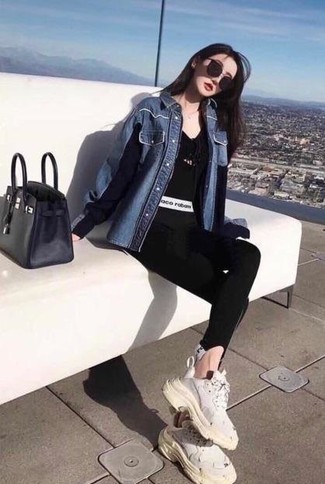 С чем носить синюю рубашку женщине