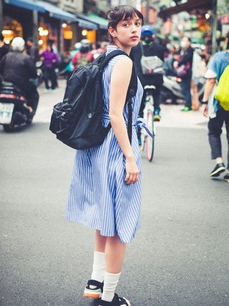 С чем носить синее платье-рубашку