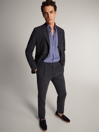 Какие эспадрильи носить с синей рубашкой с коротким рукавом мужчине