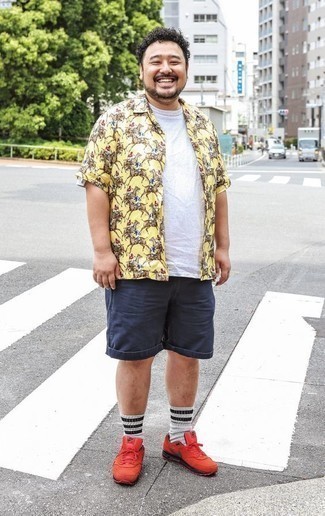 Какие кроссовки носить с синими шортами мужчине