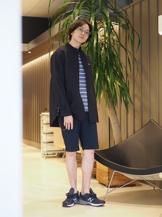 Какие кроссовки носить с синими шортами мужчине