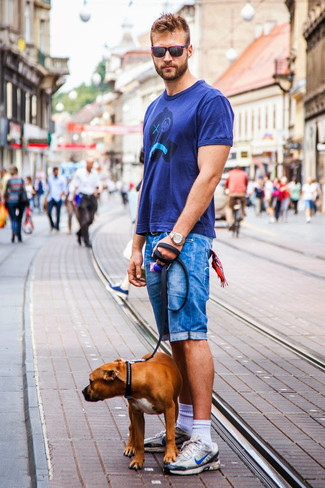 Какие кроссовки носить с синими шортами мужчине