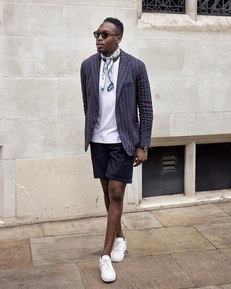 Какие пиджаки носить с синими шортами мужчине
