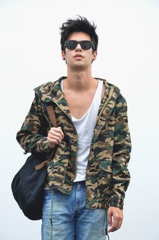 Какие бомберы носить с синими шортами мужчине