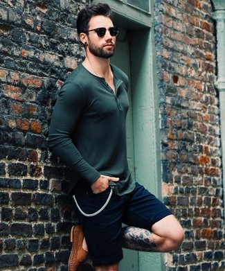 Какие мокасины носить с синими шортами мужчине