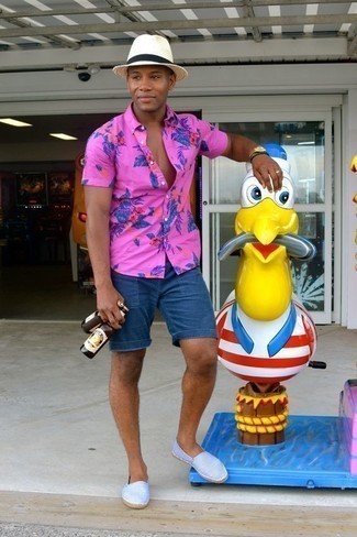 Какие эспадрильи носить с синими шортами мужчине