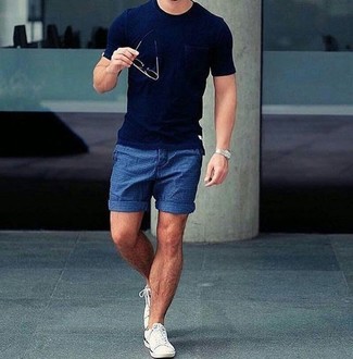 С чем носить синие шорты мужчине