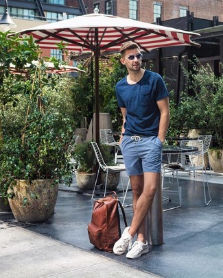 С чем носить синие шорты мужчине