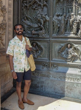 Какие лоферы носить с синими шортами мужчине