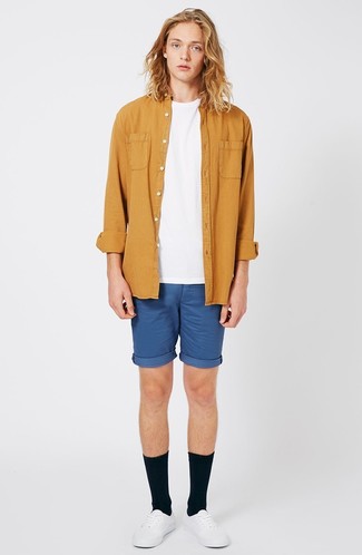 Какие низкие кеды носить с синими шортами мужчине