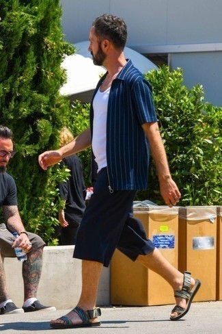 Какие майки носить с синими шортами мужчине