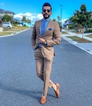 С чем носить синий шелковый нагрудный платок