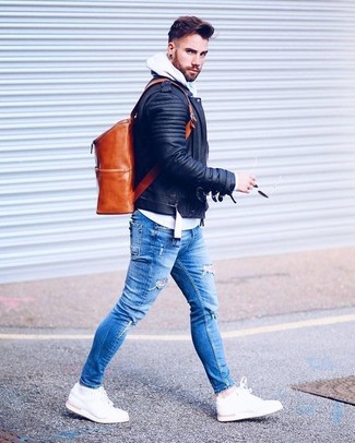 Какие косухи носить с синими зауженными джинсами мужчине